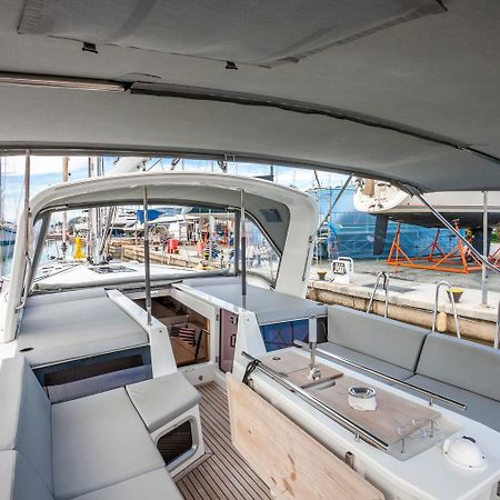 ホテル Yacht Psari テッサロニキ エクステリア 写真