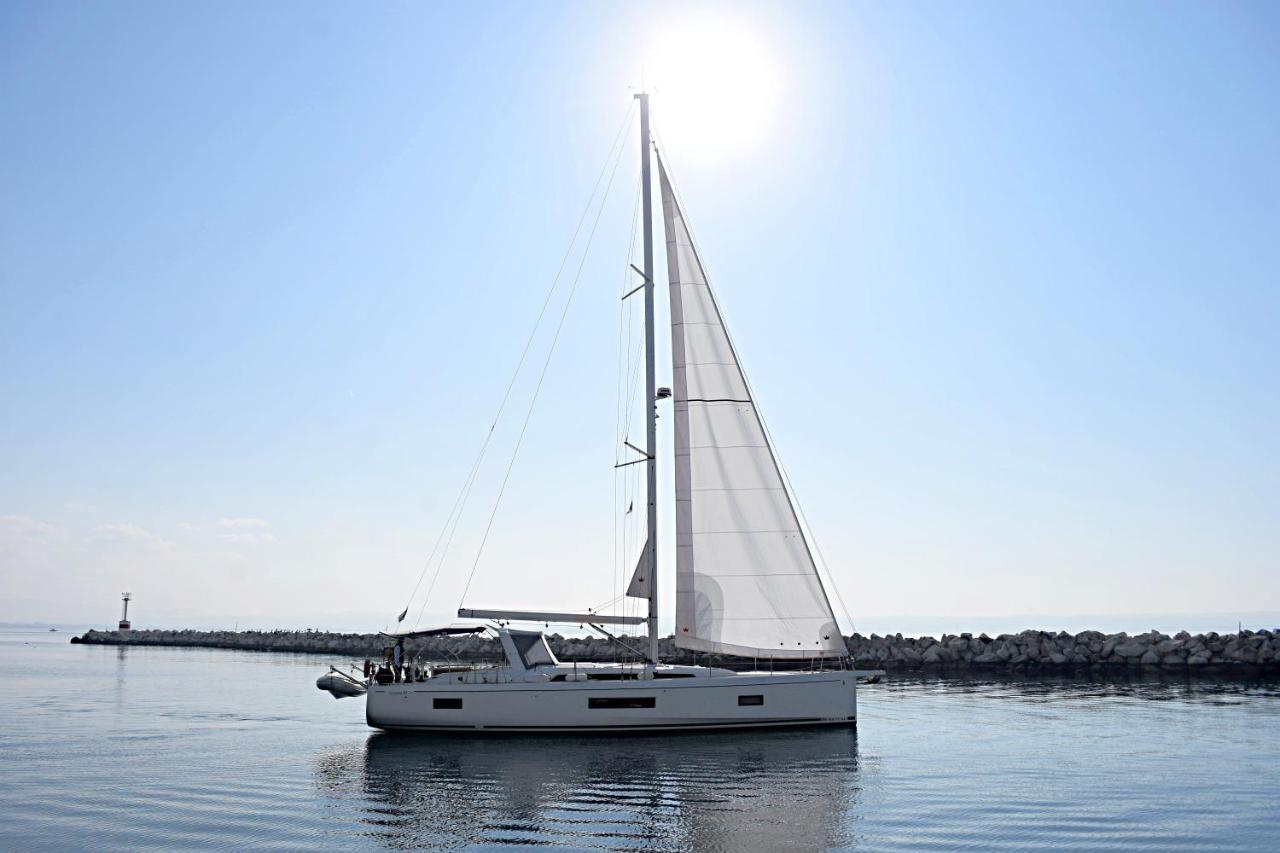 ホテル Yacht Psari テッサロニキ エクステリア 写真