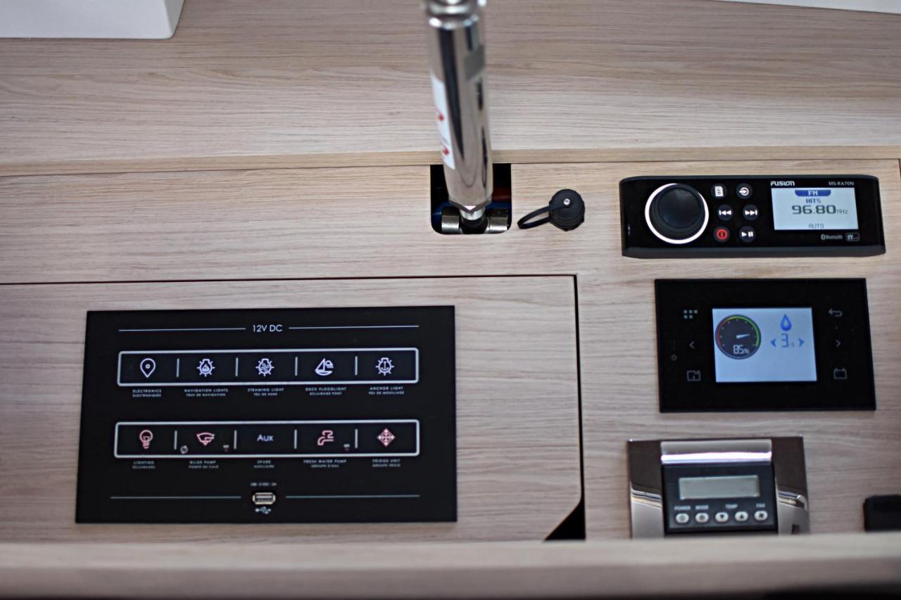 ホテル Yacht Psari テッサロニキ エクステリア 写真
