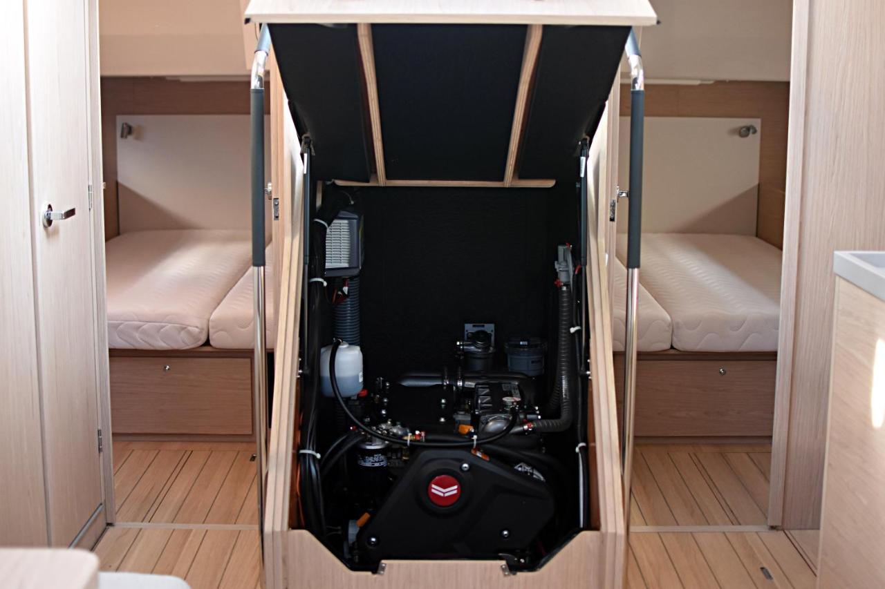 ホテル Yacht Psari テッサロニキ エクステリア 写真