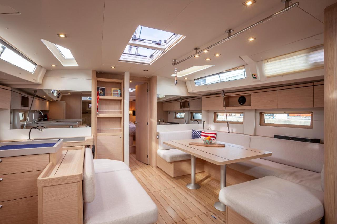 ホテル Yacht Psari テッサロニキ エクステリア 写真