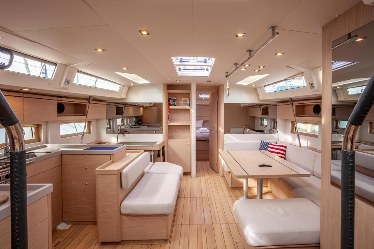 ホテル Yacht Psari テッサロニキ エクステリア 写真