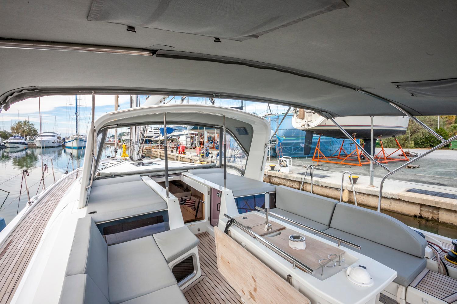 ホテル Yacht Psari テッサロニキ エクステリア 写真