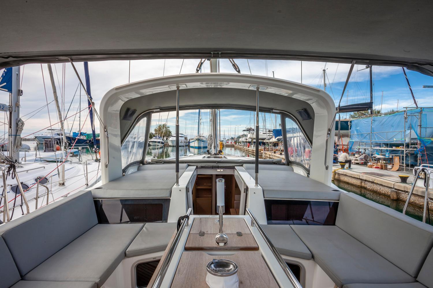 ホテル Yacht Psari テッサロニキ エクステリア 写真